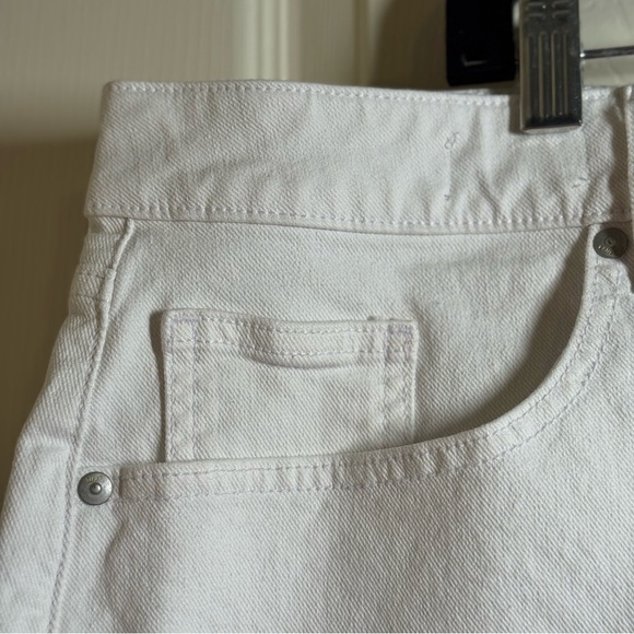 Lane Bryant Boyfriend Fit Jean Short With Embroidered Hem Plus Size 20 - Picture 4 of 10